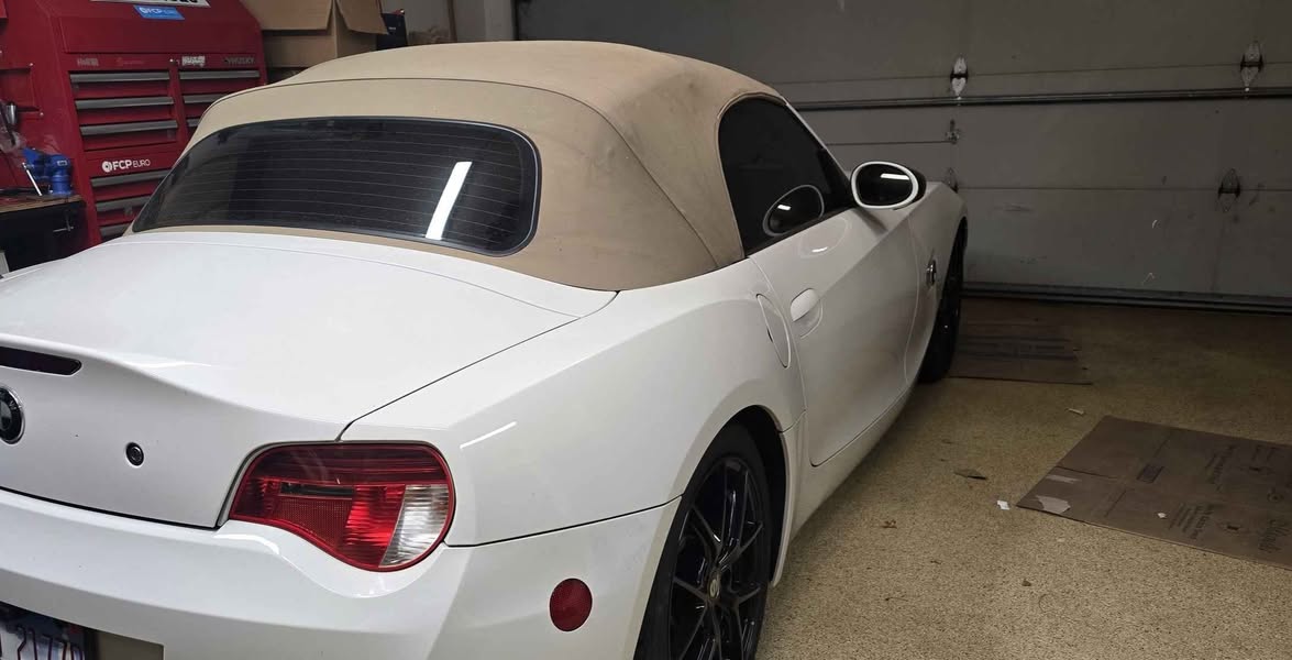 2006 BMW Z4 - 3.0i Roadster 2D