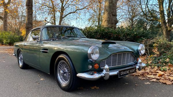 Aston Martin DB4