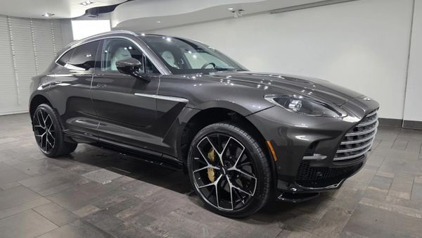 Aston Martin DBX707