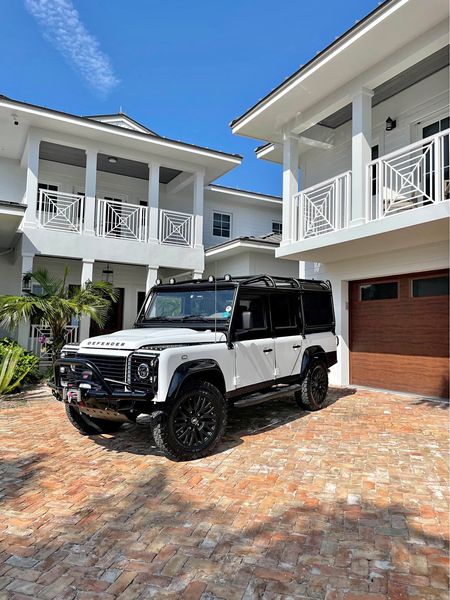 Land Rover Defender 110