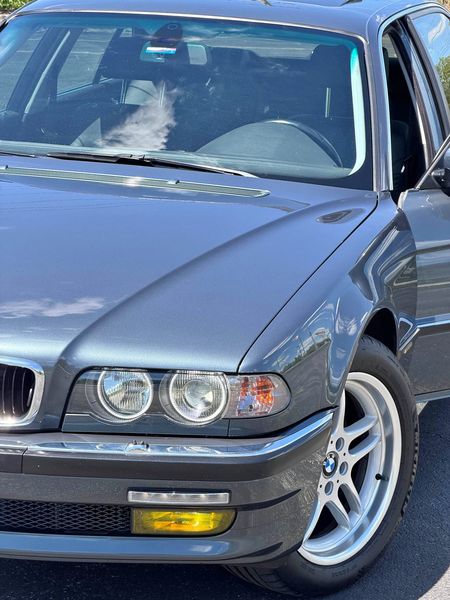 BMW 7-Series (E38)