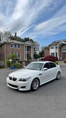 BMW M5 (E60)