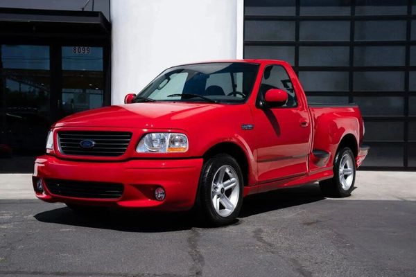 Ford F-150 SVT Lightning (Gen 2, 1999-2004)
