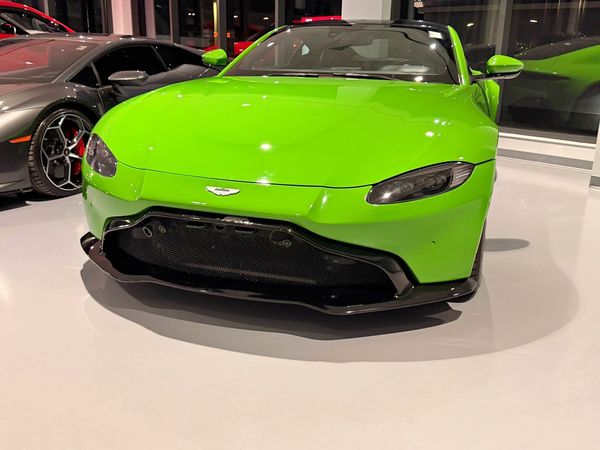 Aston Martin V12 Vantage